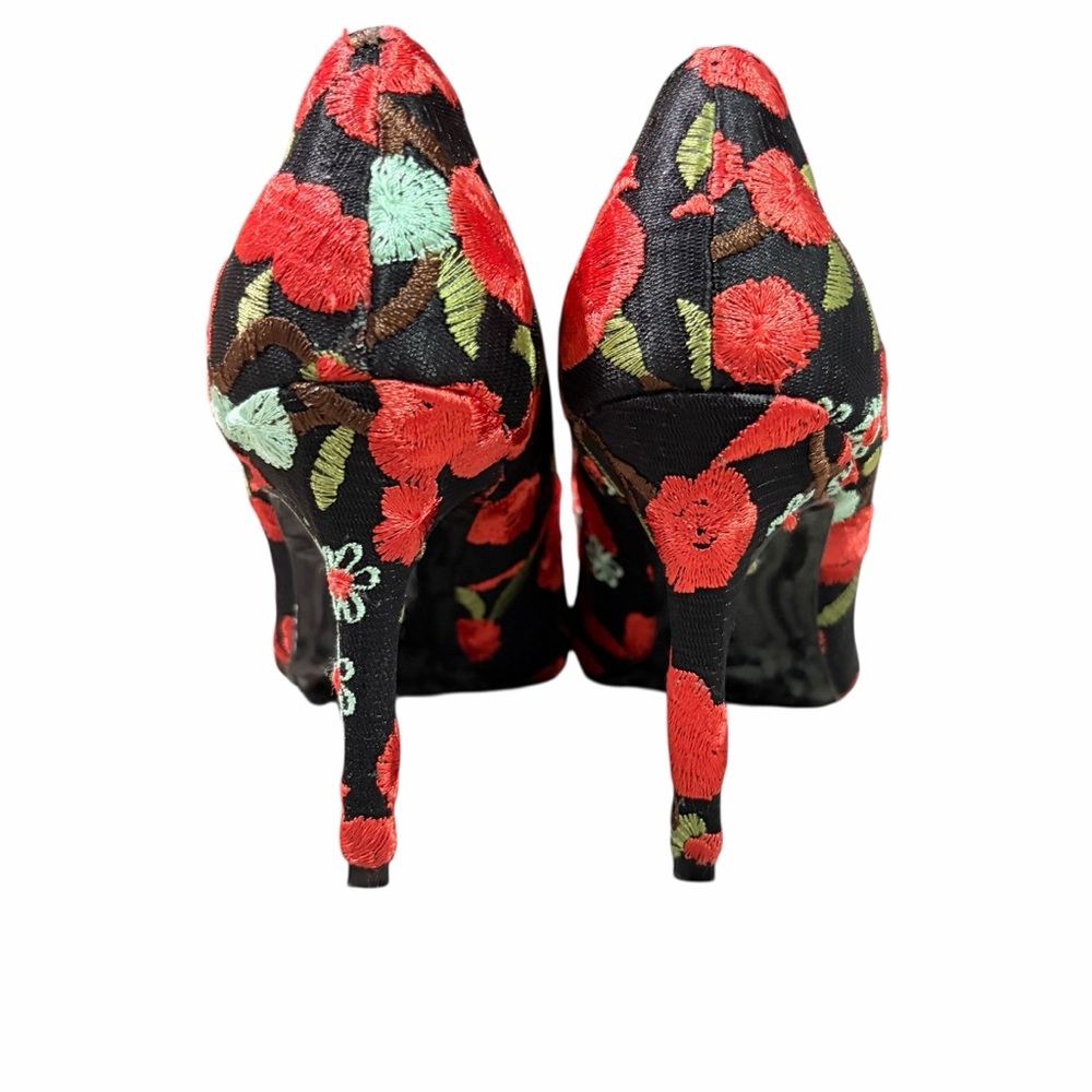 CHARLES DAVID RED FLORAL EMBROIDERED POINTED TOE HEELS SIZE 9 - Picture 9 of 15